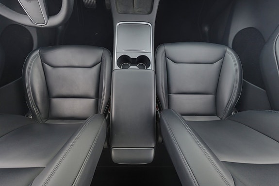 Tesla Model Y 14 of 25