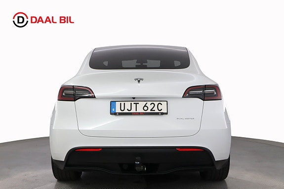 Tesla Model Y 7 of 25