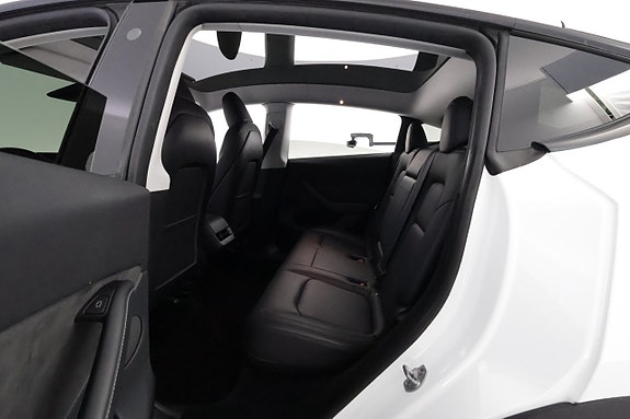 Tesla Model Y 12 of 25