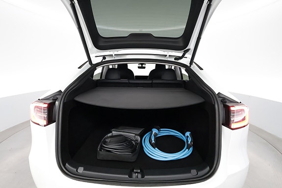 Tesla Model Y 24 of 25