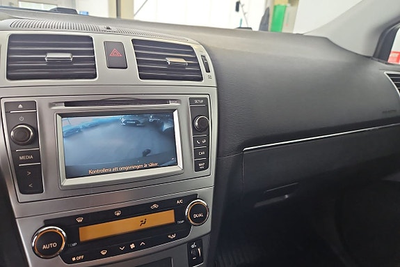 Toyota Avensis 16 of 18