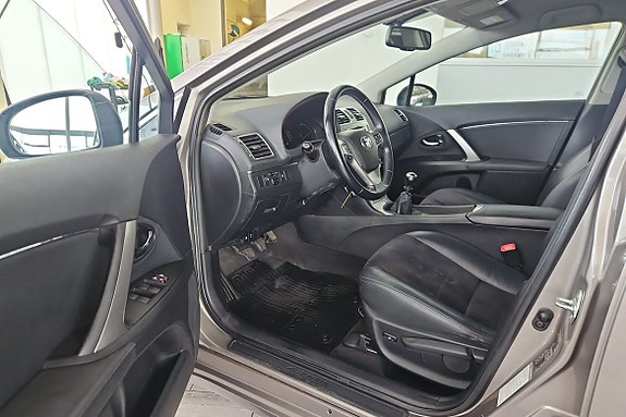 Toyota Avensis 12 of 18