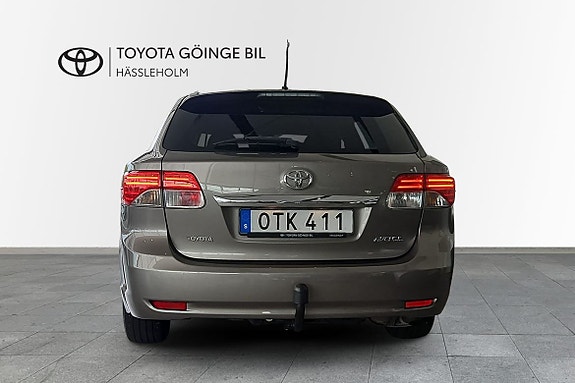Toyota Avensis 4 of 18