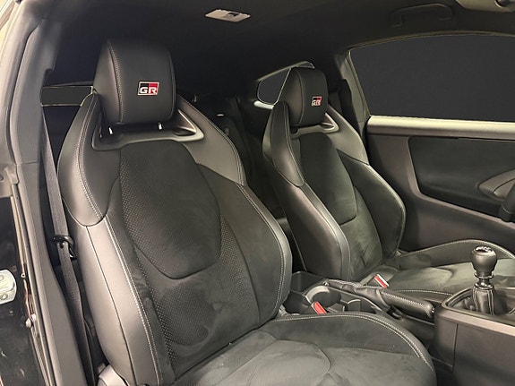 Toyota Yaris 12 of 19