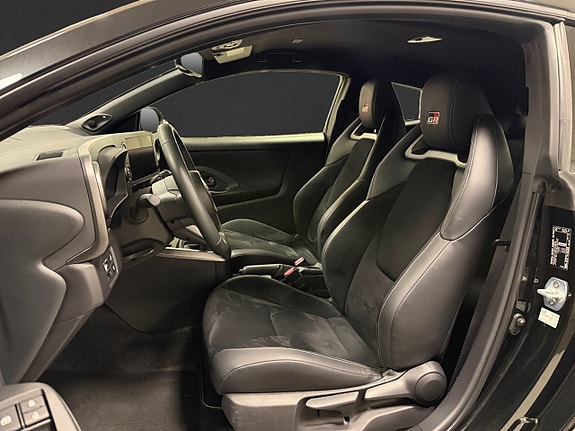 Toyota Yaris 8 of 19