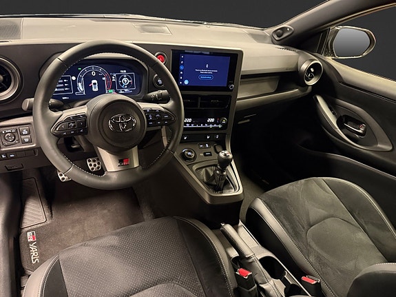 Toyota Yaris 13 of 19