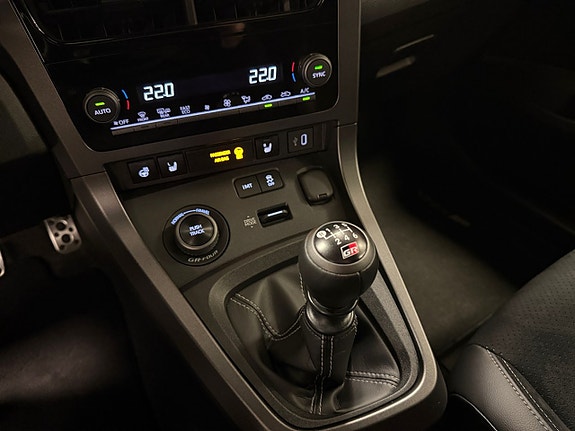 Toyota Yaris 14 of 19