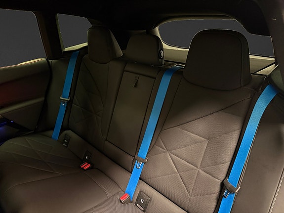 BMW iX 10 of 18