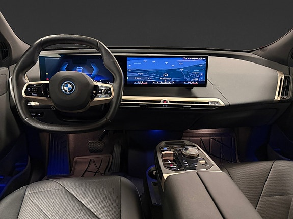 BMW iX 12 of 18