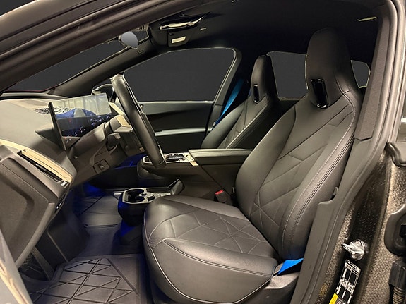 BMW iX 8 of 18