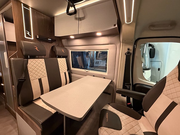 Robeta Helios 180HK AUT (5 bältad & 6 sovplatser!) 3500kg! Skyloft! Adaptiv farthållare! Vinteranpassad! Endast 5,99m! 6 of 24