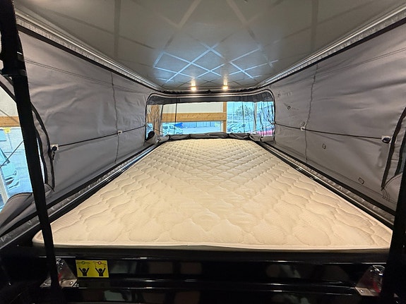 Robeta Helios 180HK AUT (5 bältad & 6 sovplatser!) 3500kg! Skyloft! Adaptiv farthållare! Vinteranpassad! Endast 5,99m! 18 of 24