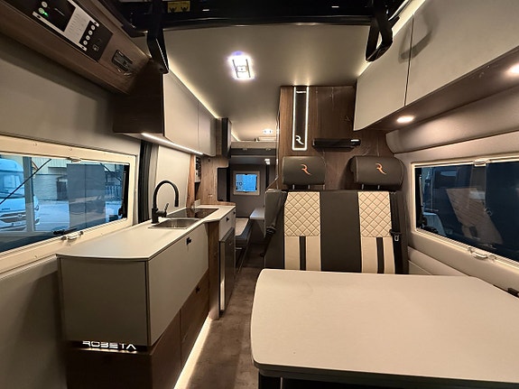 Robeta Helios 180HK AUT (5 bältad & 6 sovplatser!) 3500kg! Skyloft! Adaptiv farthållare! Vinteranpassad! Endast 5,99m! 5 of 24