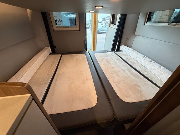 Robeta Helios 180HK AUT (5 bältad & 6 sovplatser!) 3500kg! Skyloft! Adaptiv farthållare! Vinteranpassad! Endast 5,99m! 13 of 24