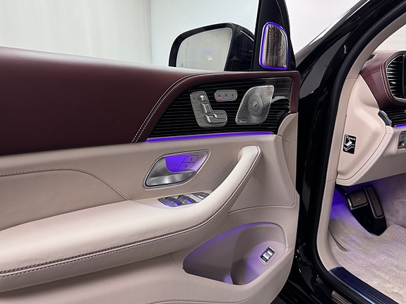 Mercedes-Benz GLS600 13 of 24