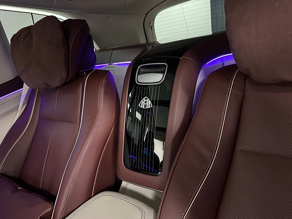 Mercedes-Benz GLS600 19 of 24