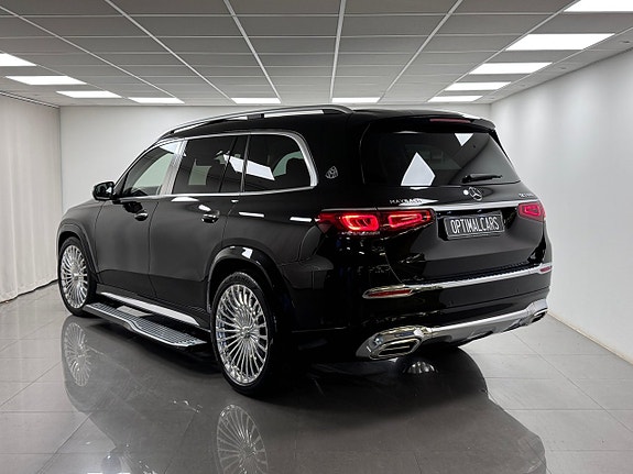Mercedes-Benz GLS600 23 of 24