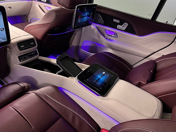 Mercedes-Benz GLS600 14 of 24