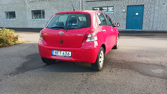 Toyota Yaris 15 of 17