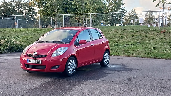 Toyota Yaris 4 of 17