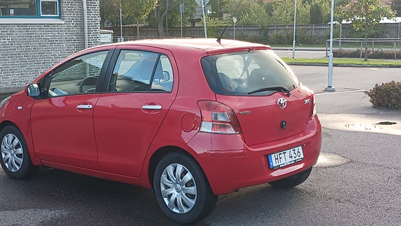 Toyota Yaris 9 of 17