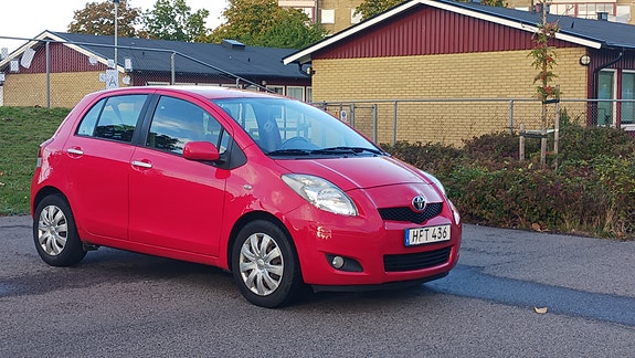 Toyota Yaris 3 of 17