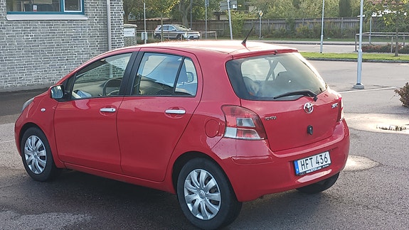 Toyota Yaris 8 of 17