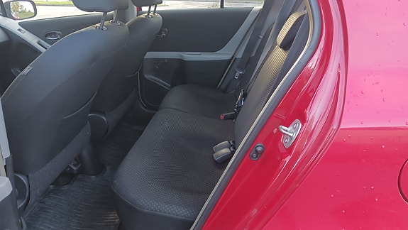 Toyota Yaris 11 of 17