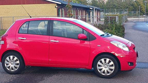 Toyota Yaris 6 of 17