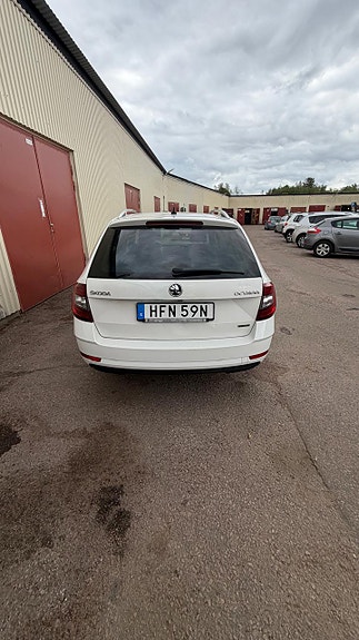 Skoda Octavia 2 of 7