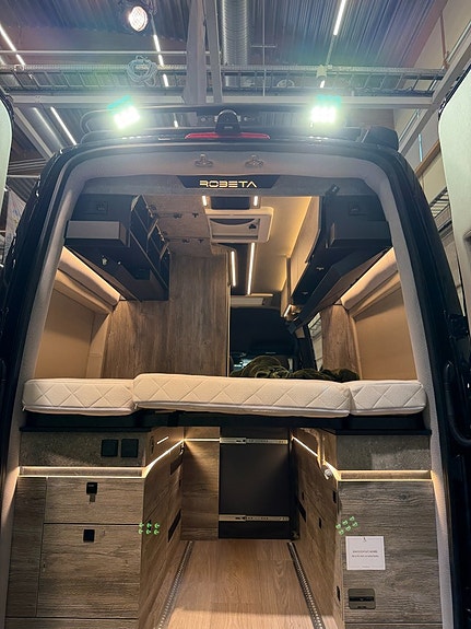 Robeta Adonis Mercedes 4x4 Off Road! 190HK AUT! 500AH litium! Inverter! Clesana toa! Gasdriven induktionshäll! Vinteranp 17 of 18