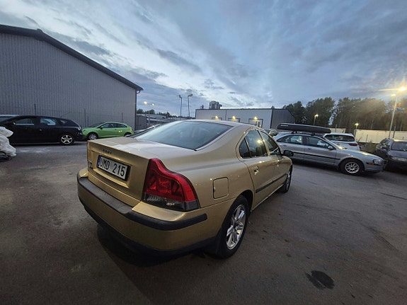 Volvo S60 11 of 14