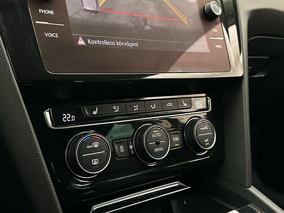 Volkswagen Passat Alltrack 27 of 30