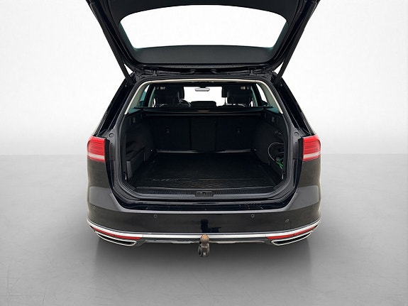 Volkswagen Passat Alltrack 10 of 30