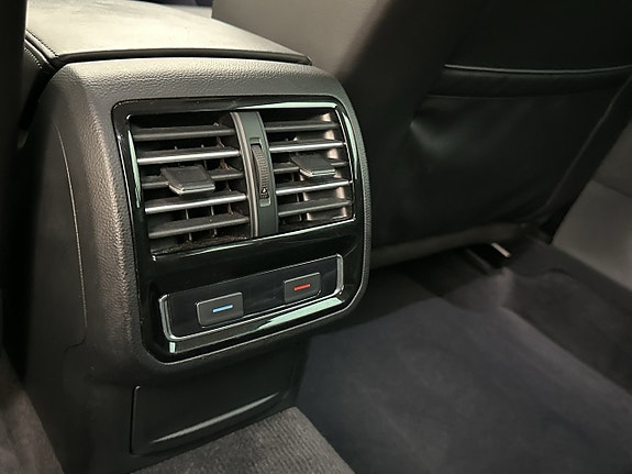 Volkswagen Passat Alltrack 22 of 30