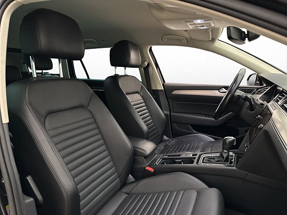 Volkswagen Passat Alltrack 19 of 30