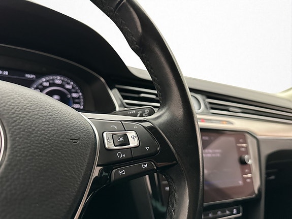 Volkswagen Passat Alltrack 18 of 30