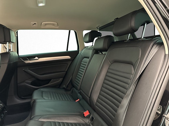 Volkswagen Passat Alltrack 21 of 30