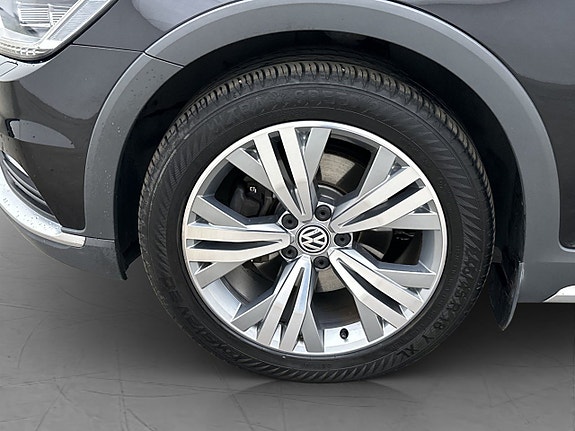 Volkswagen Passat Alltrack 29 of 30