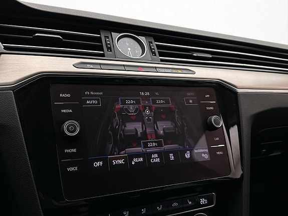 Volkswagen Passat Alltrack 25 of 30