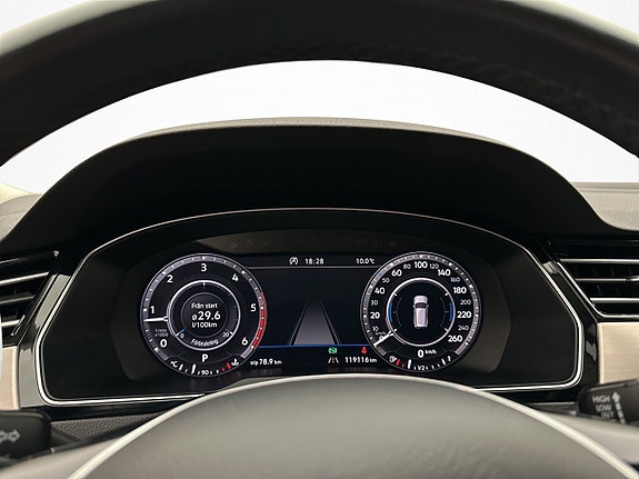 Volkswagen Passat Alltrack 17 of 30