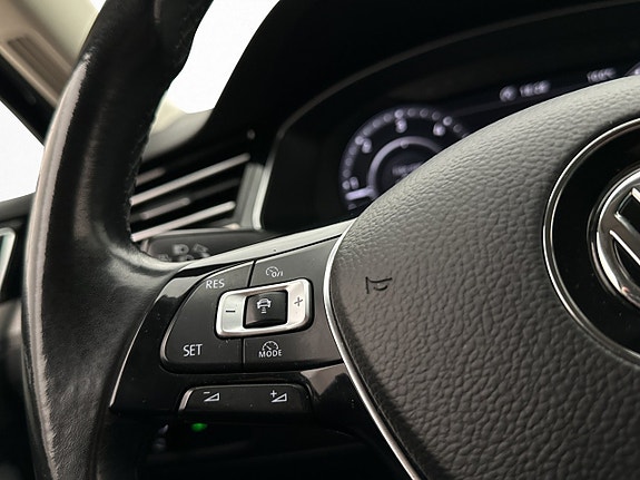 Volkswagen Passat Alltrack 16 of 30
