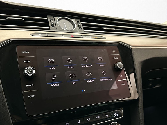 Volkswagen Passat Alltrack 24 of 30
