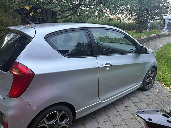 Kia Picanto 9 of 17