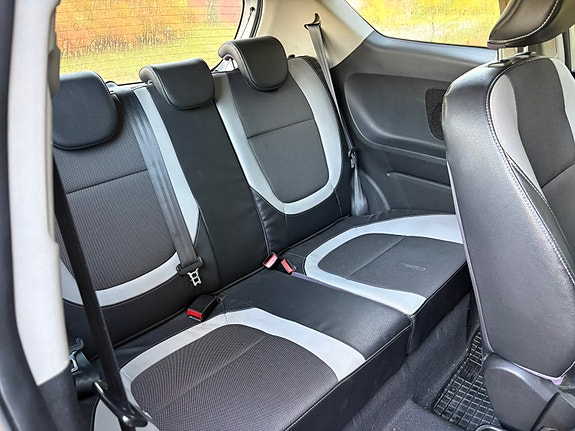 Kia Picanto 12 of 17
