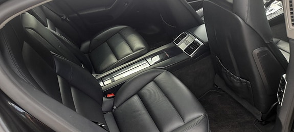 Porsche Panamera 4S 8 of 10