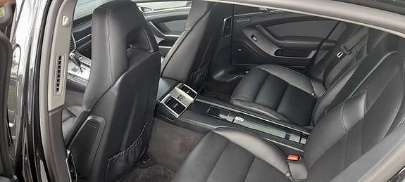 Porsche Panamera 4S 7 of 10