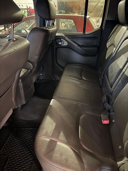 Nissan Navara Double Cab 2.5 dCi | 171 ch | BVA | Double cabine | Attelage fixe | Révision récente | Climatisation