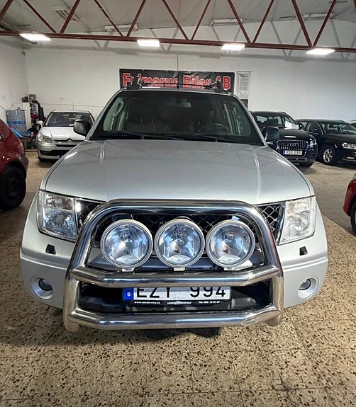 Nissan Navara Double Cab 2.5 dCi | 171 ch | BVA | Double cabine | Attelage fixe | Révision récente | Climatisation