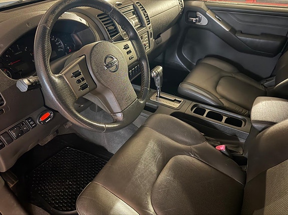 Nissan Navara Double Cab 2.5 dCi | 171 ch | BVA | Double cabine | Attelage fixe | Révision récente | Climatisation